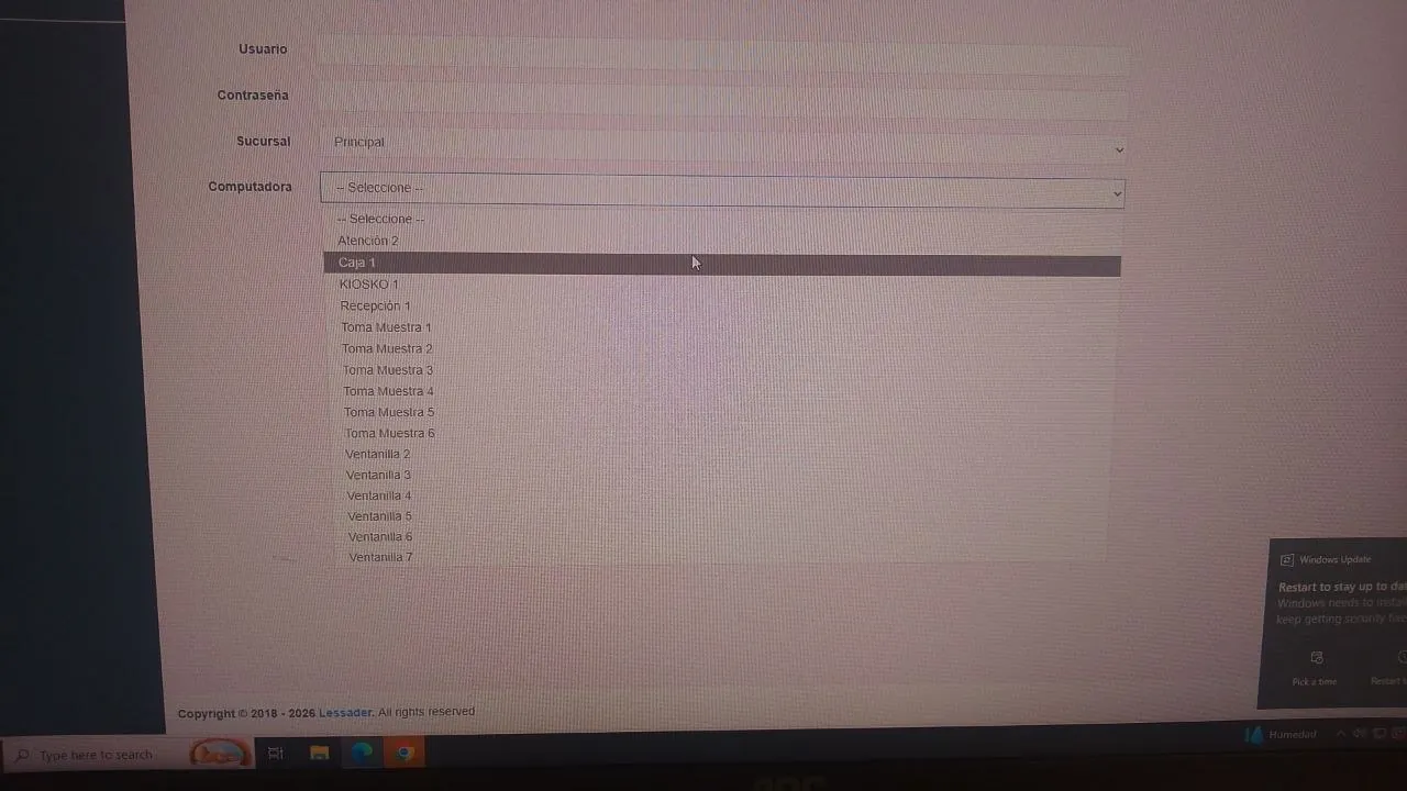 Panel de configuración de puestos y estaciones de atención del software de turnos