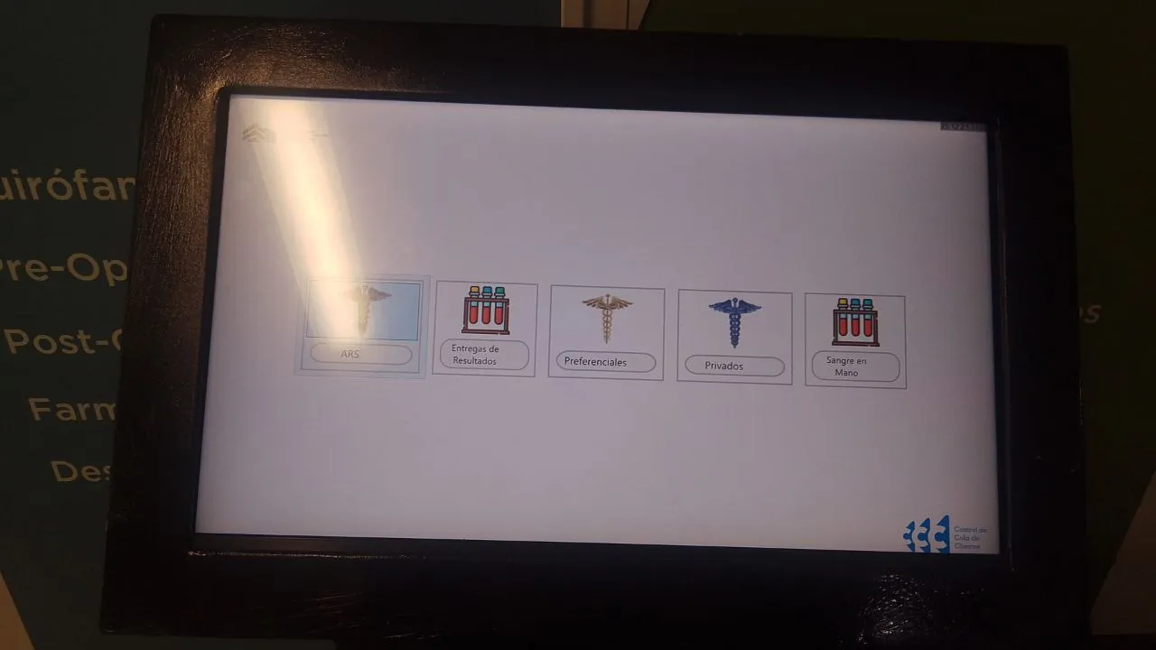 Menú de autoservicio que permite seleccionar el servicio médico requerido